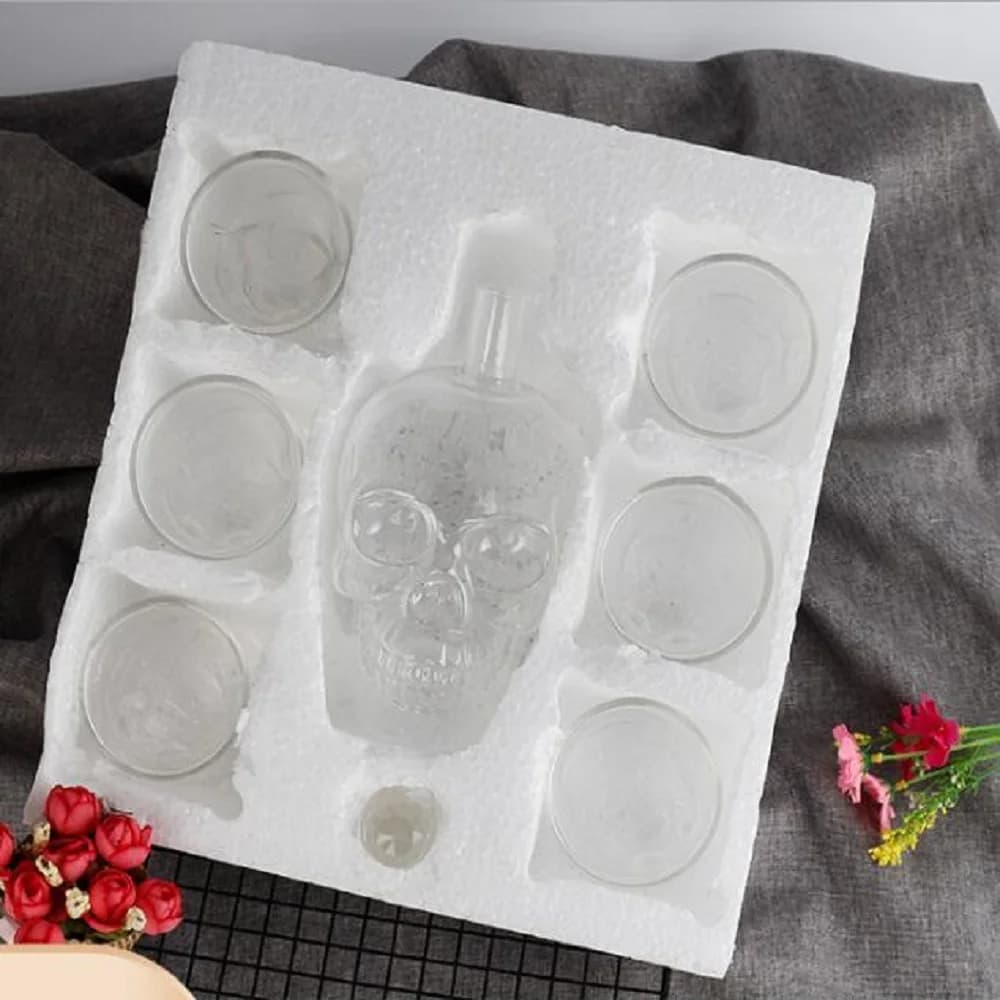 Zestaw karafka w kształcie czaszki 700ml + kieliszki