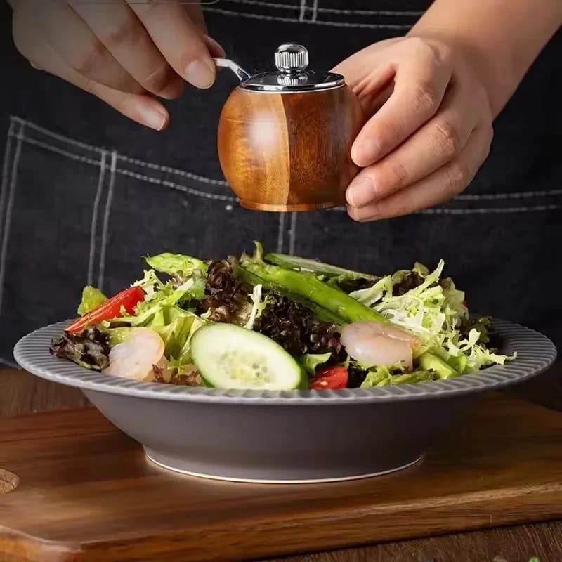 Mini młynek do soli i pieprzu z drewna – ręczny z ceramicznym mechanizmem