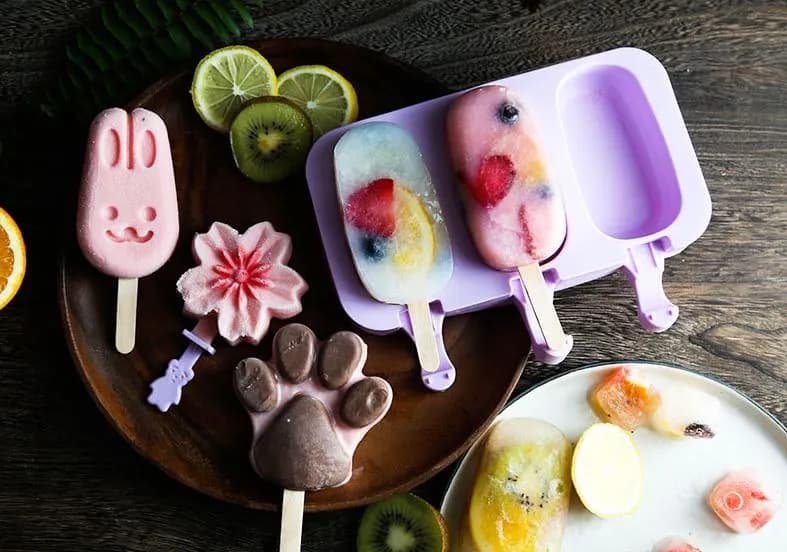 Praktyczne Akcesoria do Przygotowywania Lodu: Kruszarki, Foremki i Tacki – Idealne do Domu i Biznesu Gastronomicznego